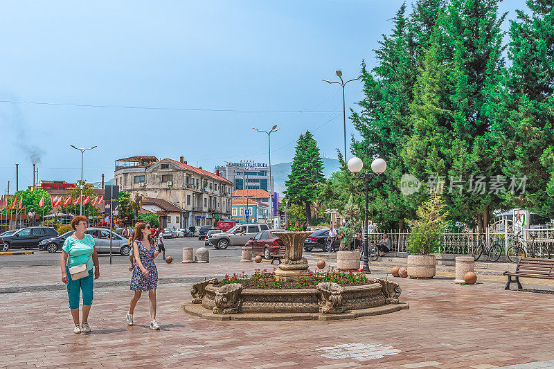 Shkoder中的Rruga Kole dimeeno和Rruga Teuta街道的十字路口
